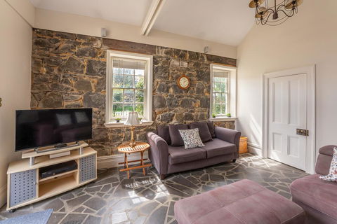 Georgia - Whitsundays Accommodation 0