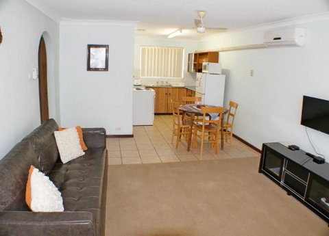 Geraldton Holiday Unit - Whitsundays Accommodation 3