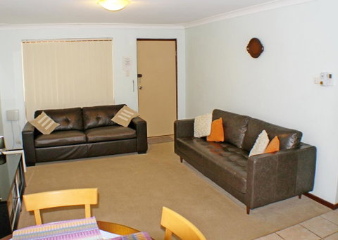Geraldton Holiday Unit - Whitsundays Accommodation 1