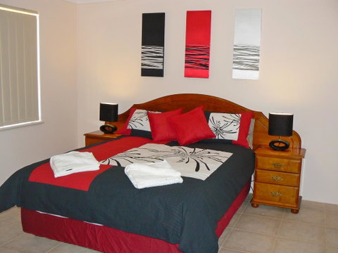 Geraldton Luxury Vacation Home - Whitsundays Accommodation 0