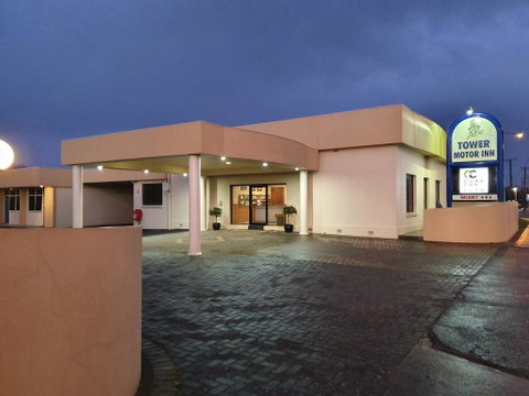 Golden Chain Tower Motor Inn - Whitsundays Accommodation 1