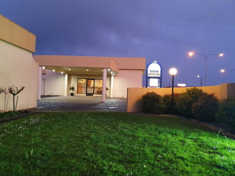 Golden Chain Tower Motor Inn - Whitsundays Accommodation 3