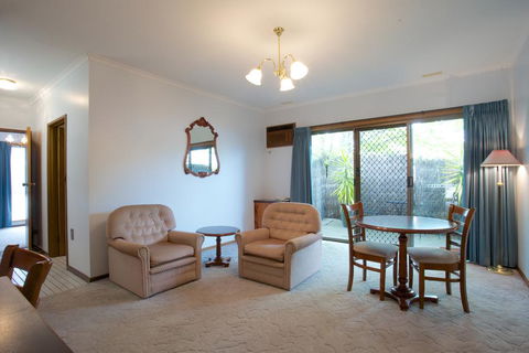Golden Grain Motor Inn - Whitsundays Accommodation 0