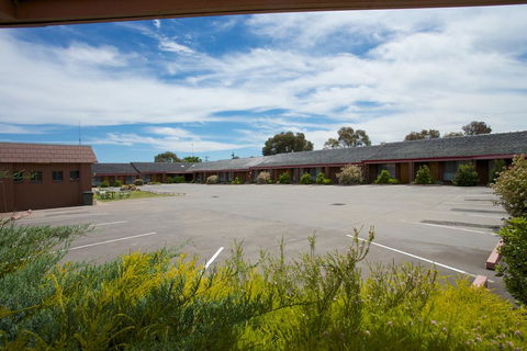 Golden Grain Motor Inn - Whitsundays Accommodation 3