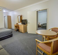 Golden Guitar Motor Inn - Whitsundays Accommodation