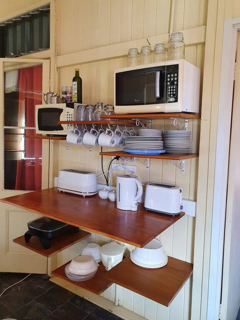 Golden Mt Rest On James - Whitsundays Accommodation 3