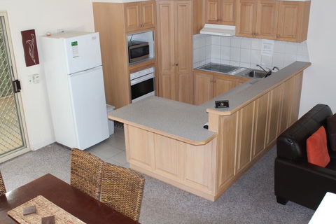 Golden Rivers Holiday Apartments - Whitsundays Accommodation 1