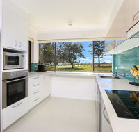 Golden Shores Unit 1 21 Landsborough Parade - Whitsundays Accommodation