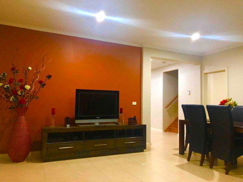 Golf View Charm - Whitsundays Accommodation 0