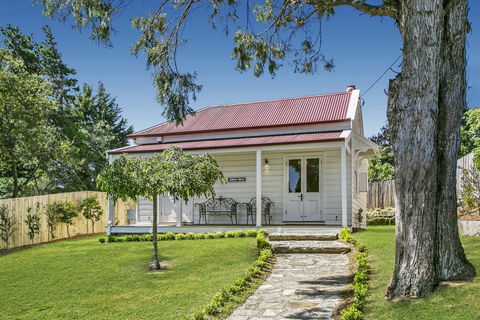 Gowan Brae Cottage - Whitsundays Accommodation 1
