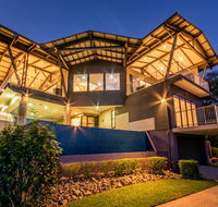 GRAND LUXURY MANSION WITH POOL 2 BUGGIES AND FABULOUS OCEAN VIEWS - Whitsundays Accommodation