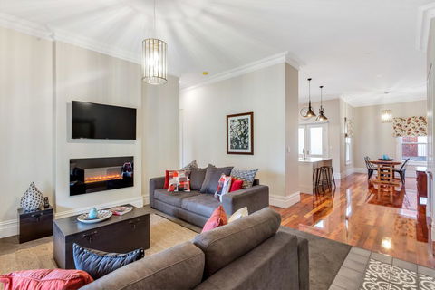 Grandview Accommodation - The Flaxley Apartments - Whitsundays Accommodation 3