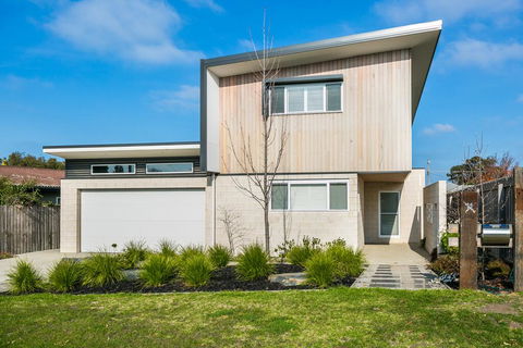 Grandview Luxury 11 - Whitsundays Accommodation 0