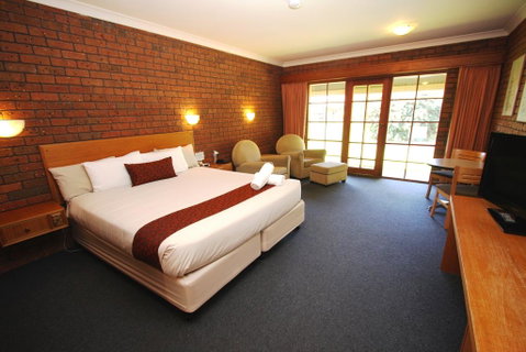 Grange Burn Motel - Whitsundays Accommodation 0