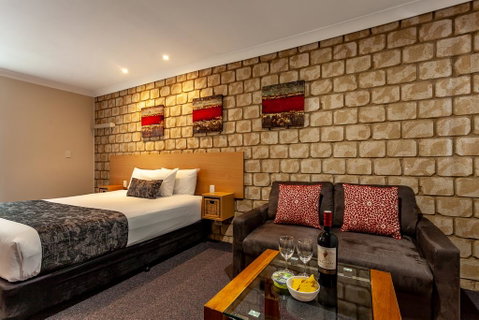 Great Divide Motor Inn - Whitsundays Accommodation 1