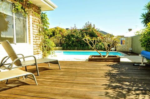 Halls Head Holiday Home - Whitsundays Accommodation 2