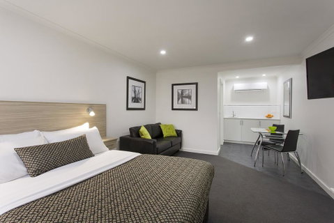 Hamilton Lonsdale Motel - Whitsundays Accommodation 1