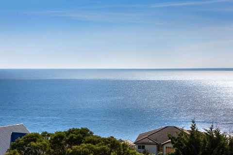 Hampton's Retreat Family Friendly, Water Views, Close To Beach With Heated Pool - Whitsundays Accommodation 1