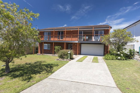 HAMPTONS - Whitsundays Accommodation 0