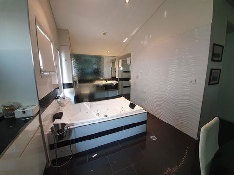 Hangar House Mudgee - Whitsundays Accommodation 3
