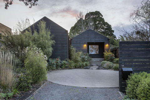 Hardwood House - Whitsundays Accommodation 3