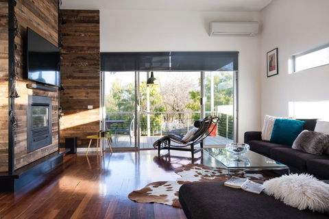 Harlequin - Whitsundays Accommodation 0