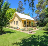 Harrietville Cottage - Whitsundays Accommodation