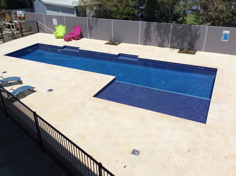 Hawks Nest Motel - Whitsundays Accommodation 2