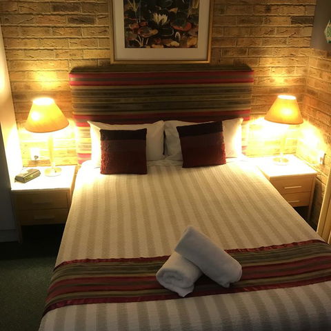 Hawks Nest Motel - Whitsundays Accommodation 3