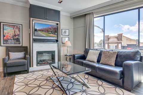 Head For The Hills At Charming Mountain Apartment - Whitsundays Accommodation 0