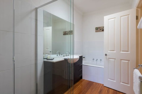 Healesville Cottage - Whitsundays Accommodation 2