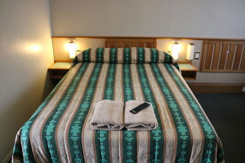 Hermitage Motel - Whitsundays Accommodation 1