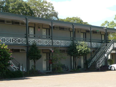 Hermitage Motel - Whitsundays Accommodation 2