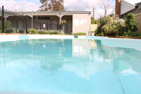 Hermitage Motel - Whitsundays Accommodation 0