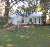 Heronswood Cottage - Whitsundays Accommodation
