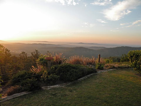 Highwood Park B&B Guest Lodge - Whitsundays Accommodation 1