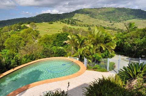 Highwood Park B&B Guest Lodge - Whitsundays Accommodation 0