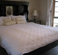 Hill Top Country Guest House - Whitsundays Accommodation