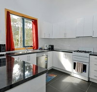 Hill Top Retreat Self Contained Accomodation - Whitsundays Accommodation
