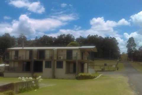 Hill Top Villas - Whitsundays Accommodation 1