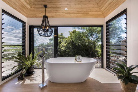Hilltop Hideaway Luxury Style - Whitsundays Accommodation 0