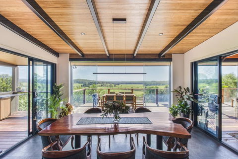 Hilltop Hideaway Luxury Style - Whitsundays Accommodation 1