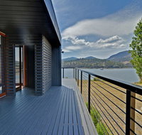 Hobart Waterfront Luxury Retreat - Whitsundays Accommodation