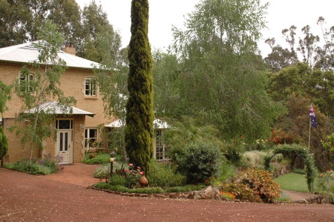 Holberry House - Whitsundays Accommodation 1