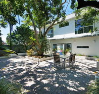 HOLIDAY HOME - 6 BEDROOMS CLOSE TO TOWN - Whitsundays Accommodation