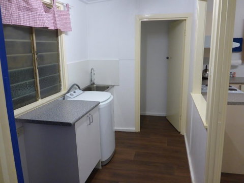 Holiday House Clermont - Whitsundays Accommodation 1
