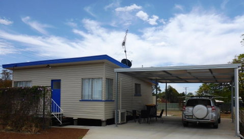 Holiday House Clermont - Whitsundays Accommodation 0