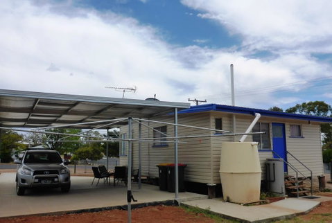 Holiday House Clermont - Whitsundays Accommodation 2