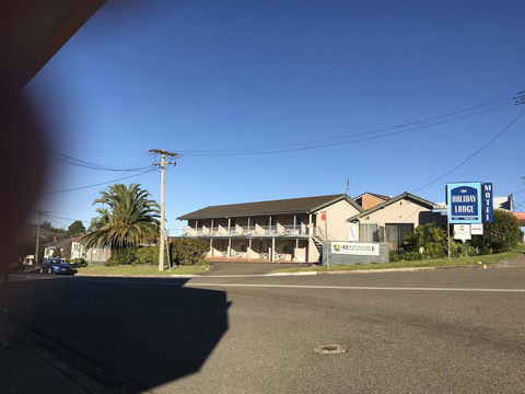 Holiday Lodge Motor Inn - Whitsundays Accommodation 2