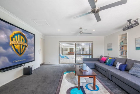 Homely Getaways In Broadbeach Waters - Whitsundays Accommodation 0